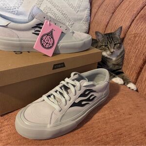 STRAYE Logan Grey with Black Flames